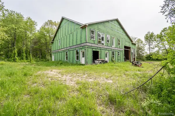 1601 W ROSE CENTER RD, Holly Twp, MI 48442