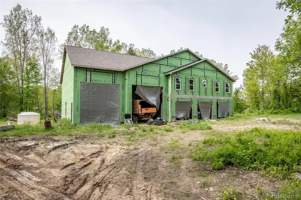 1601 W ROSE CENTER RD, Holly Twp, MI 48442