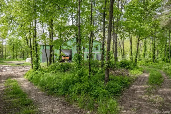 1601 W ROSE CENTER RD, Holly Twp, MI 48442