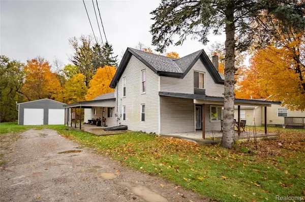 8212 Tindall RD, Springfield Charter Township, MI 48350