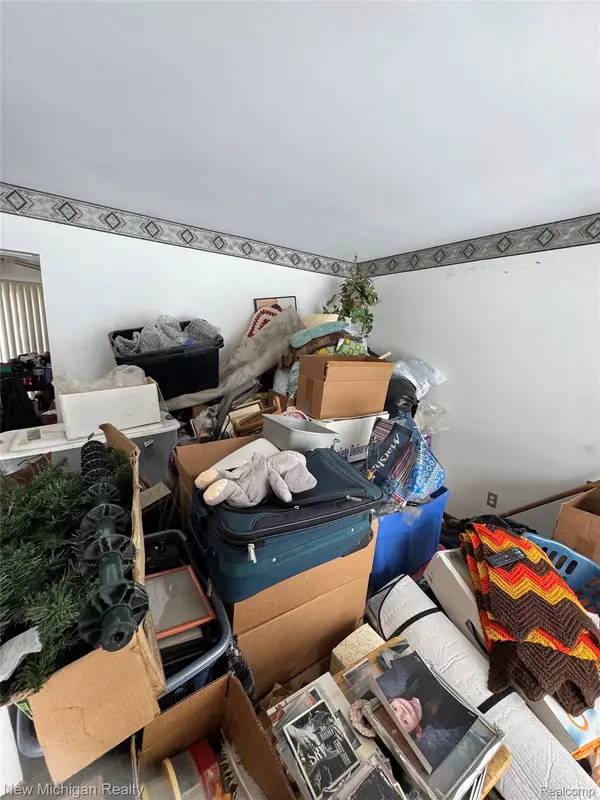 5705 Lake Grove DR, White Lake Charter Township, MI 48383