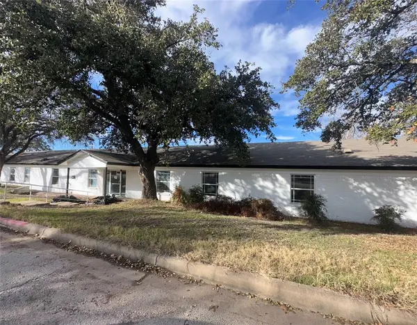 1405 W Storey Street, San Saba, TX 76877