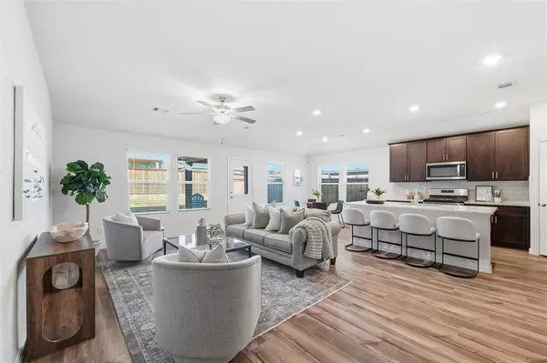 10424 Colina Drive, Fort Worth, TX 76126