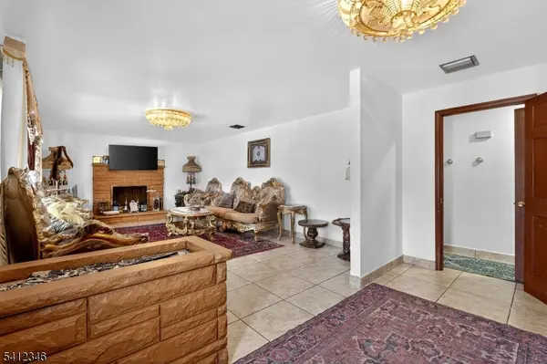 6 E 2Nd St, Woodbridge Twp., NJ 07064