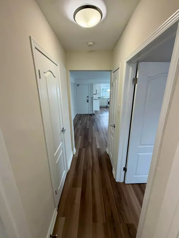 Hamilton, ON L8K 2T8,10 Croswaite AVE S #1