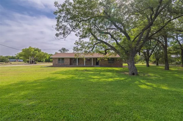 2566 County Road 147, Gainesville, TX 76240