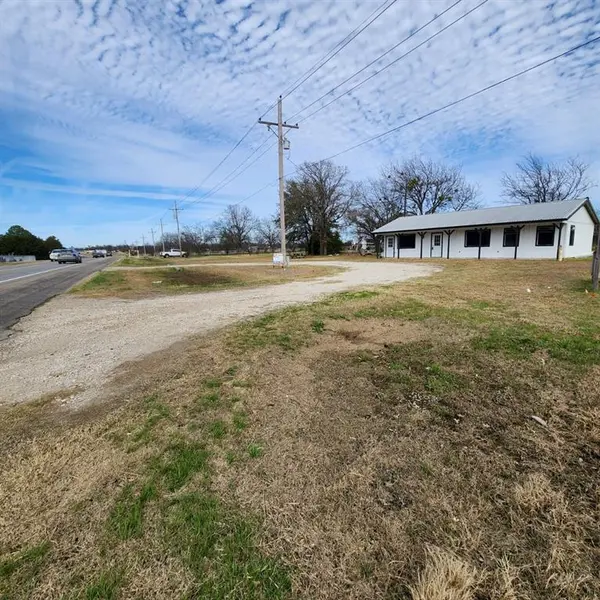 425 S Ray Roberts Parkway, Tioga, TX 76271