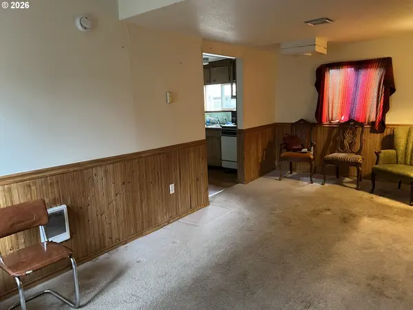 2204 SE 84TH AVE, Portland, OR 97216