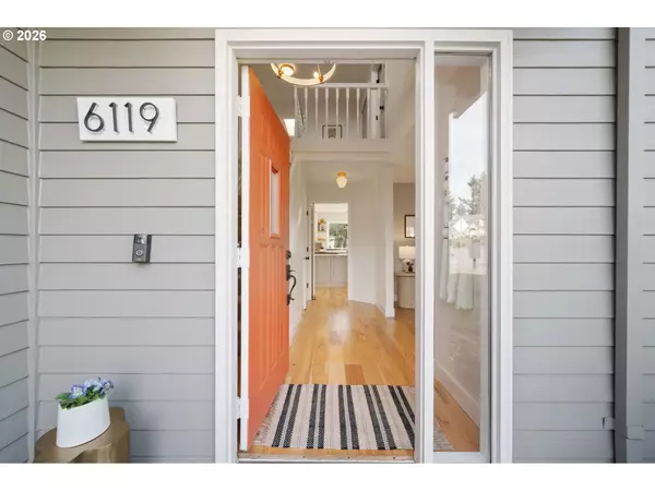 West Linn, OR 97068,6119 CANTER LN