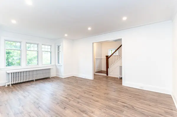 184 Lawrence AVE E, Toronto C04, ON M4N 1T1