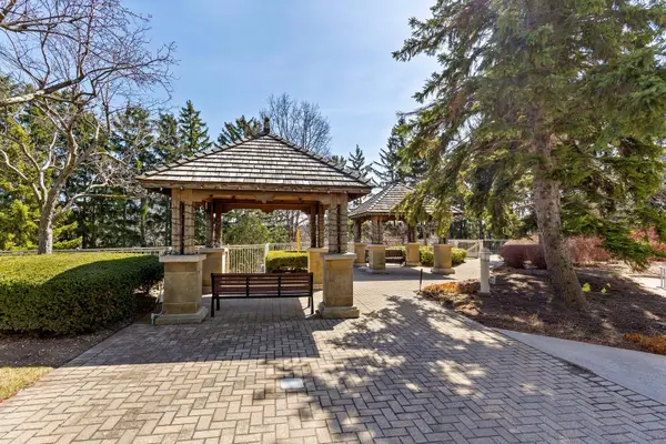 1800 The Collegeway N/A #304, Mississauga, ON L5L 5S4