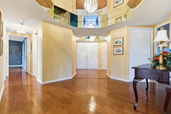 1800 The Collegeway N/A #304, Mississauga, ON L5L 5S4