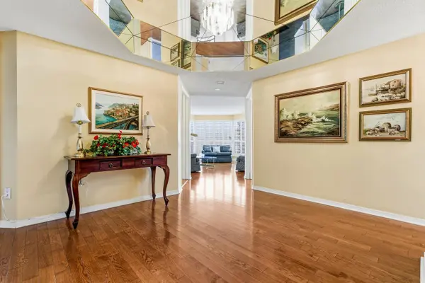 1800 The Collegeway N/A #304, Mississauga, ON L5L 5S4