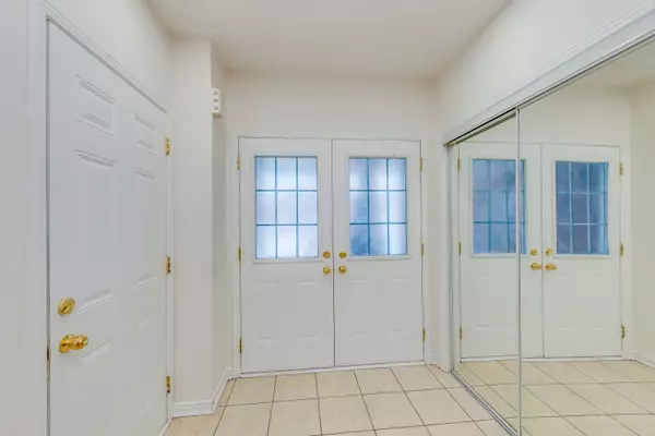 Brampton, ON L6R 0M3,15 Eagle Trace DR