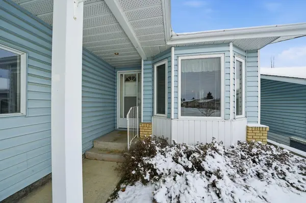 5531 43 ST, Innisfail, AB T4G 1K8