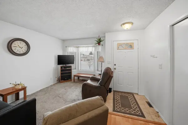 5531 43 ST, Innisfail, AB T4G 1K8