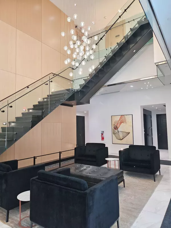 Toronto C10, ON M4P 0C5,101 Erskine AVE #1408