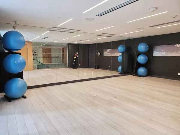 Toronto C10, ON M4P 0C5,101 Erskine AVE #1408