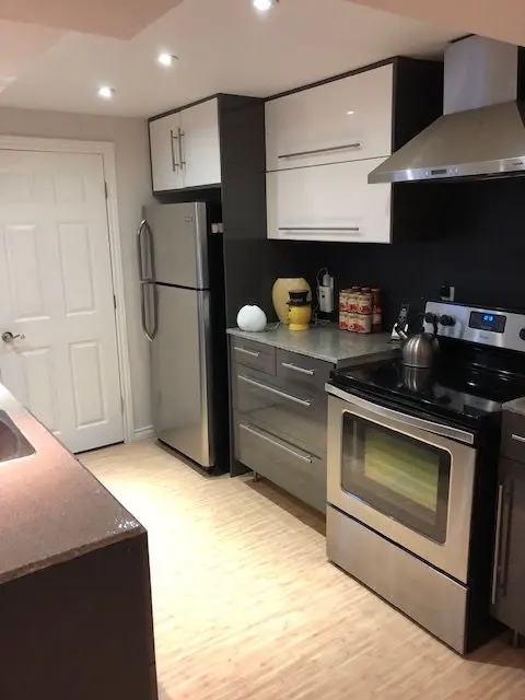 32 Attridge DR #Basement, Aurora, ON L4G 6J3