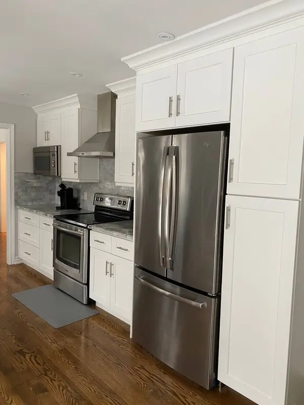 204 Weldon AVE, Oakville, ON L6K 2H8