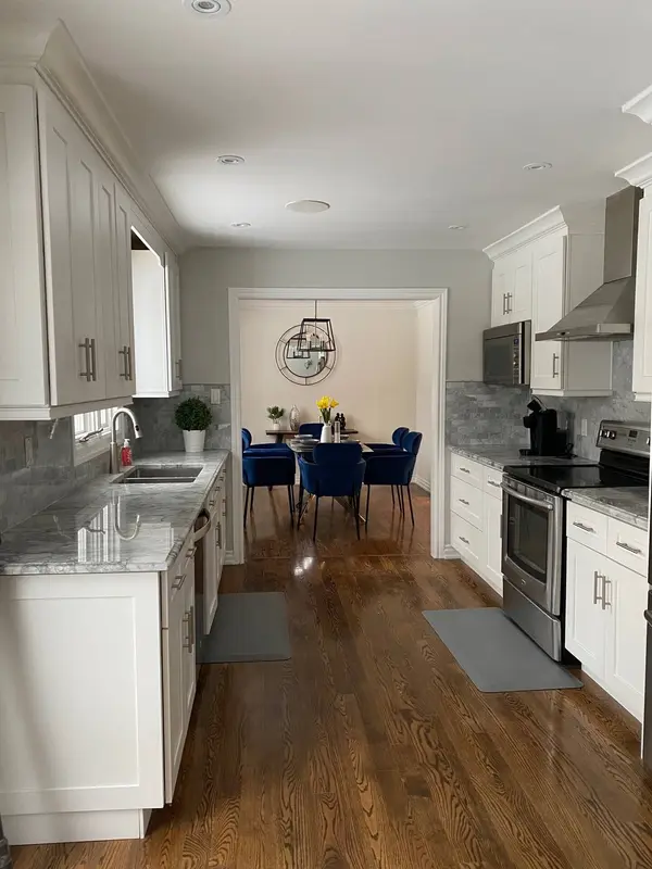 204 Weldon AVE, Oakville, ON L6K 2H8