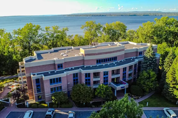 3099 Carling AVE #203, Crystal Bay - Rocky Point - Bayshore, ON K2H 5A6