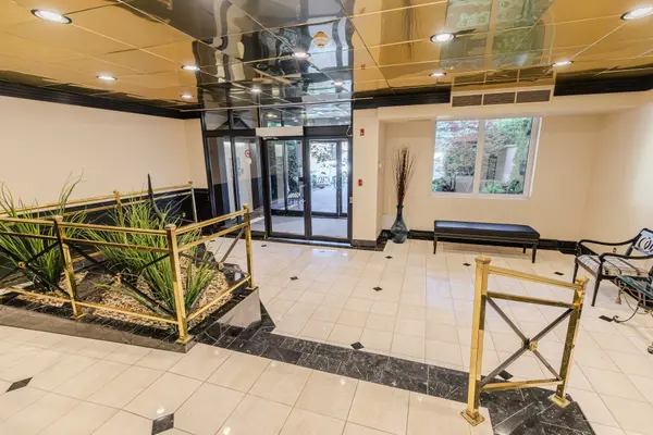 3099 Carling AVE #203, Crystal Bay - Rocky Point - Bayshore, ON K2H 5A6