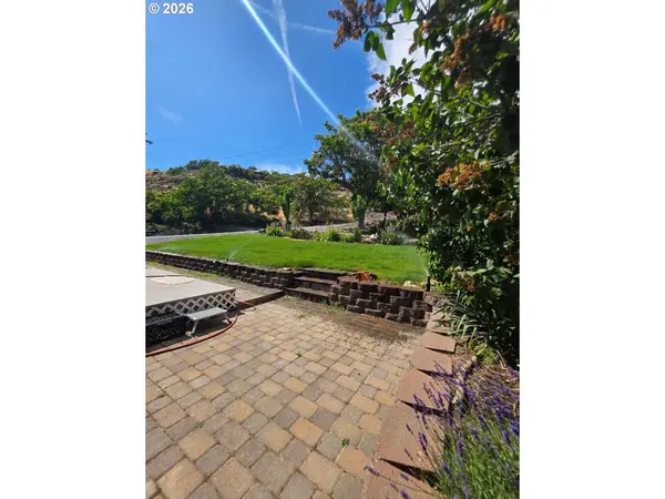 624 DUFUR AVE, Maupin, OR 97037