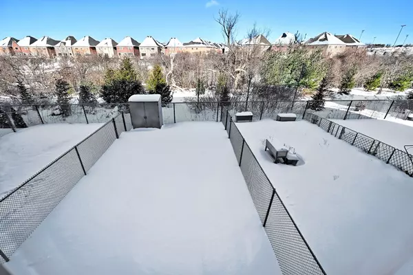 Aurora, ON L4G 2C9,98 Elyse CT