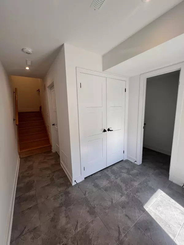 Barrie, ON L9J 0V4,9 Wagon LN