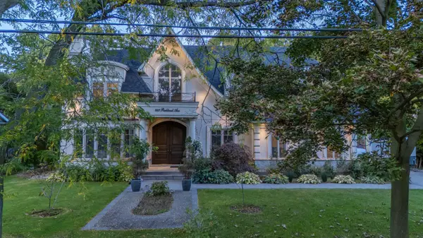 883 Parkland AVE, Mississauga, ON L5H 3G6