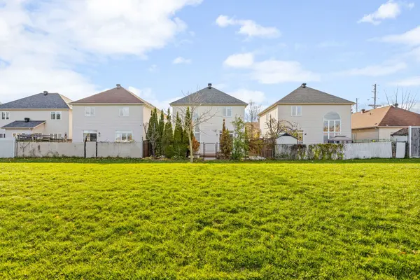 2014 Jasper AVE, Hunt Club - South Keys And Area, ON K1V 1Z5