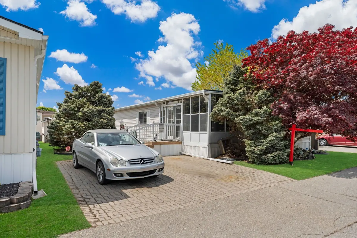 Fort Erie, ON L0S 1S1,3033 TOWNLINE RD #8