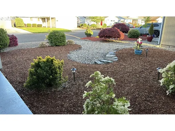 403 E CLACKAMAS CIR, Woodburn, OR 97071