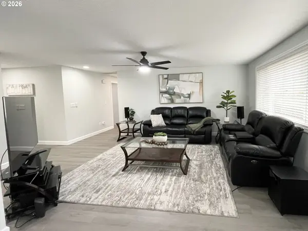 403 E CLACKAMAS CIR, Woodburn, OR 97071