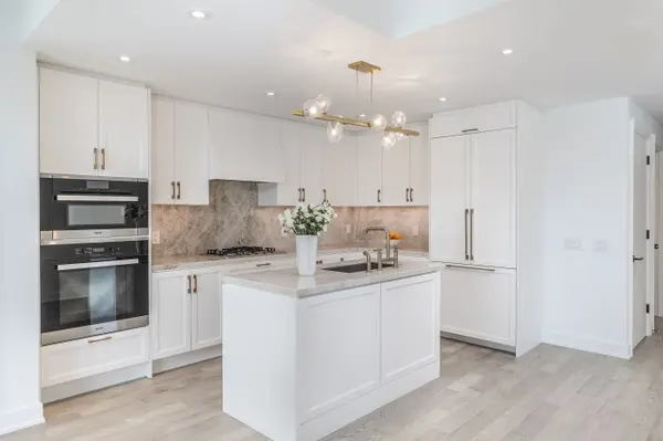 1 Strathgowan AVE #513, Toronto C04, ON M4N 0B3