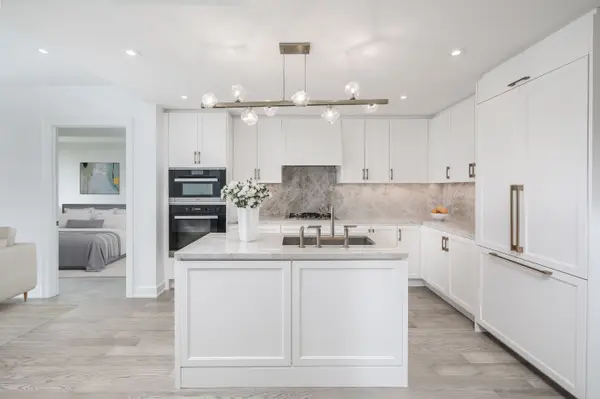 1 Strathgowan AVE #513, Toronto C04, ON M4N 0B3