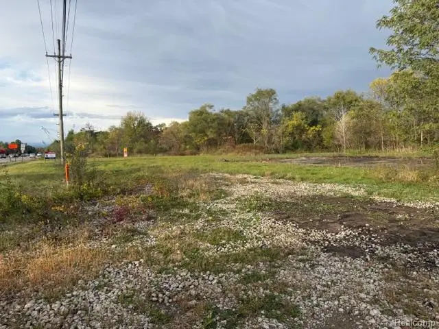 9580 Dixie HWY, Springfield Charter Township, MI 48348
