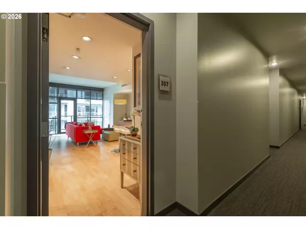 Portland, OR 97209,1830 NW RIVERSCAPE ST #307