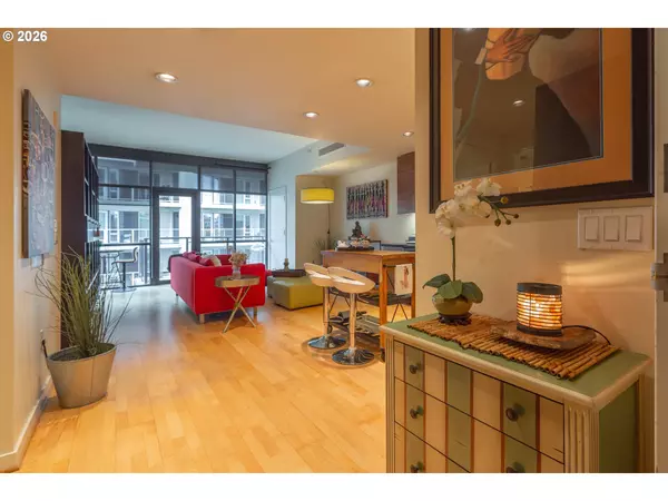 Portland, OR 97209,1830 NW RIVERSCAPE ST #307