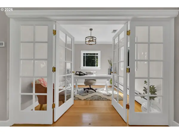 850 E BEACON DR, Eugene, OR 97404