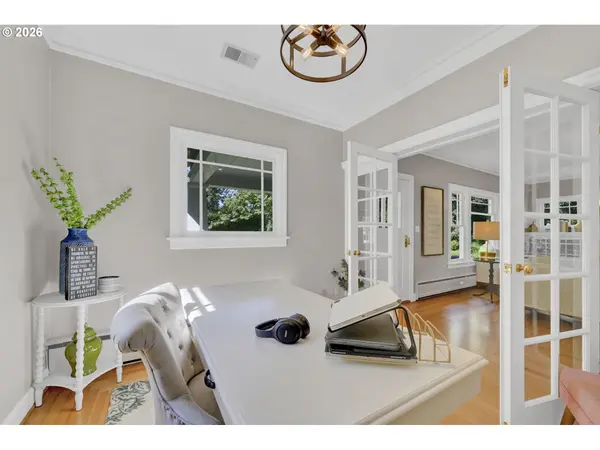 850 E BEACON DR, Eugene, OR 97404