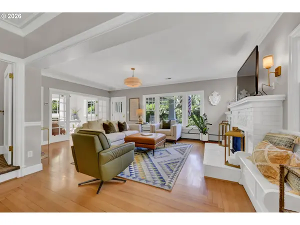 850 E BEACON DR, Eugene, OR 97404