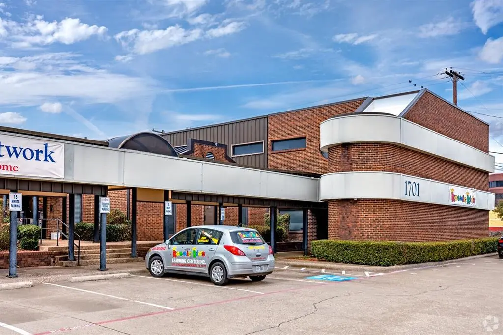 1701 N Hampton Road, Desoto, TX 75115