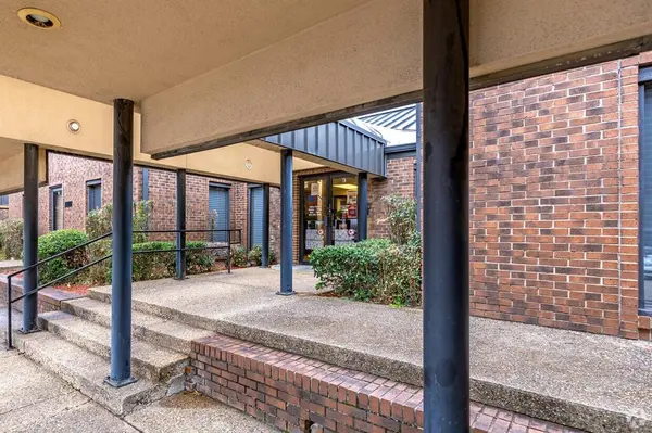 1701 N Hampton Road, Desoto, TX 75115