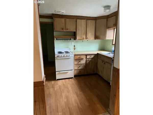 2204 SE 84TH AVE, Portland, OR 97216