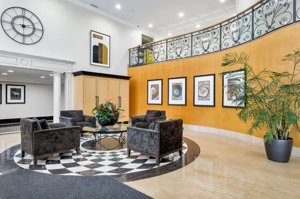 10 Delisle AVE #308, Toronto C02, ON M4V 3C6