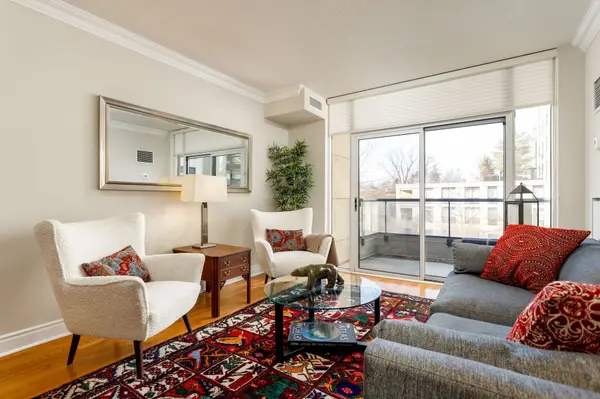 10 Delisle AVE #308, Toronto C02, ON M4V 3C6