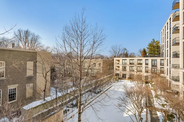 10 Delisle AVE #308, Toronto C02, ON M4V 3C6