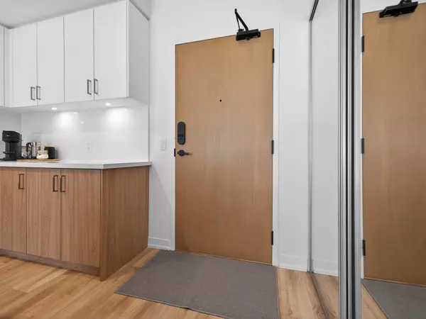 Innisfil, ON L9R 0R6,333 Sunseeker AVE #240